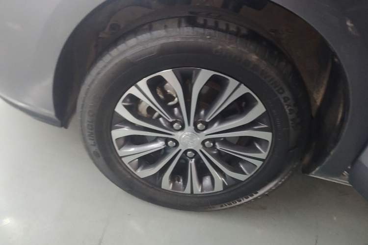 Used Buick GL8 2020 Land Cruiser Executive Class 652T Comfort Model Exterior 4