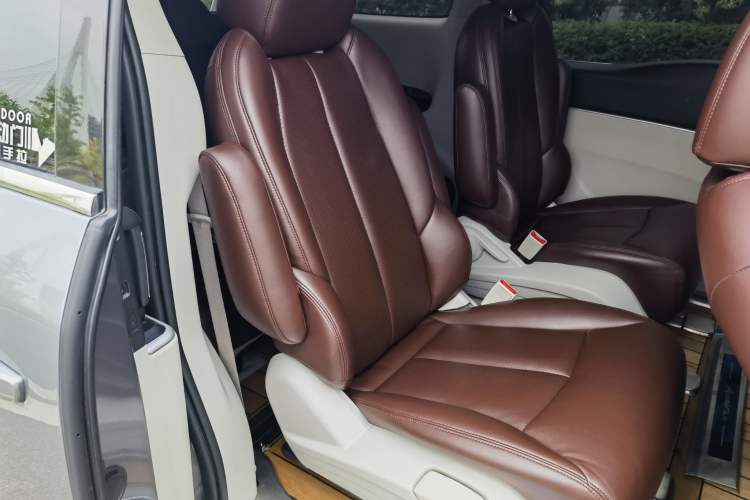 Used Buick GL8 2020 Land Cruiser Executive Class 652T Comfort Model Interior 3