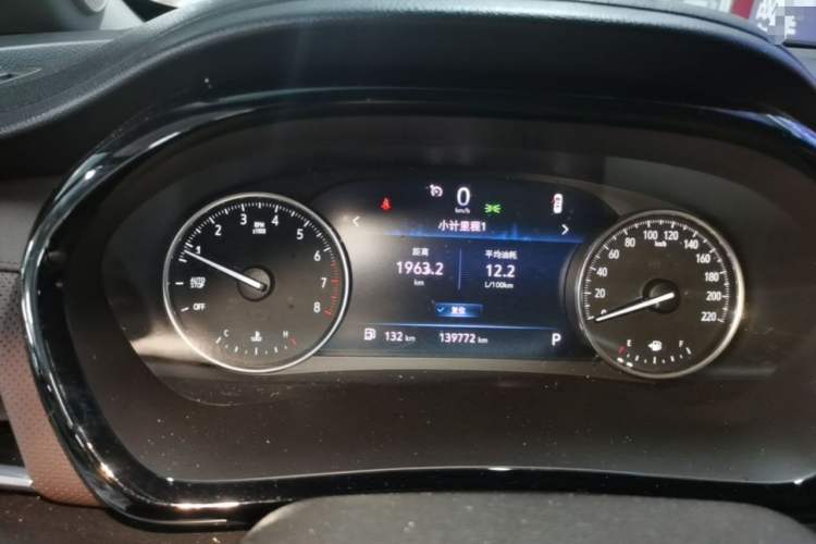 Used Buick GL8 2020 Land Business Class 652T Luxury Model Odometer Close Up