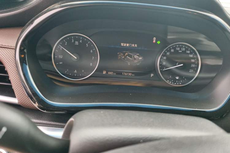 Used Buick GL8 2020 Land Cruiser Executive Class 652T Comfort Model Odometer Close Up