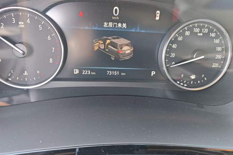 Used Buick GL8 2020 Land Business Class 652T Luxury Model Odometer Close Up