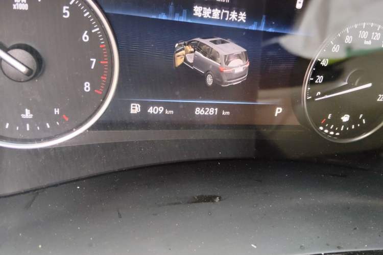 Used Buick GL8 2020 Land Business Class 652T Luxury Model Odometer Close Up