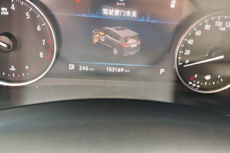 Used Buick GL8 2020 Land Business Class 652T Luxury Model Odometer Close Up