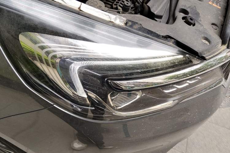 Used Buick GL8 2020 Land Business Class 652T Luxury Model Right Front Headlight