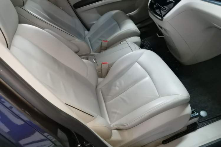 Used Buick GL8 2020 Land Business Class 652T Luxury Model Right Front Seat