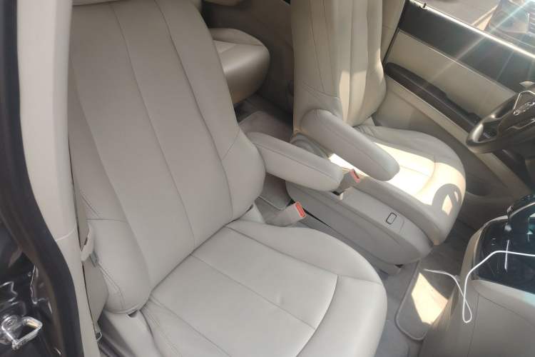 Used Buick GL8 2020 Land Cruiser Executive Class 652T Comfort Model Right Front Seat