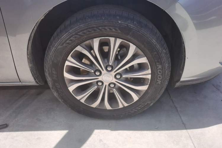 Used Buick GL8 2020 Land Cruiser Executive Class 652T Comfort Model Right Front Wheel Hub