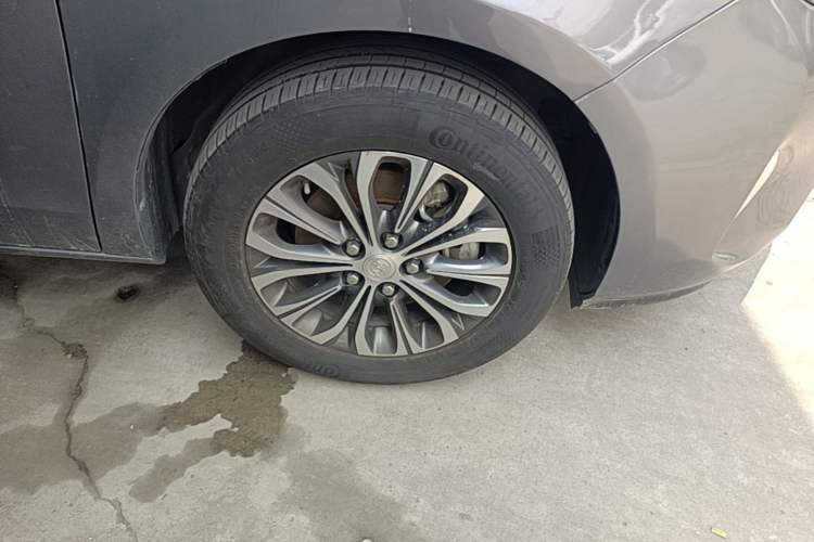 Used Buick GL8 2020 Land Cruiser Executive Class 652T Comfort Model Right Front Wheel Hub