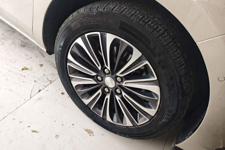 Used Buick GL8 2020 ES Land Cruiser 653T Luxury Model Right Front Wheel Hub