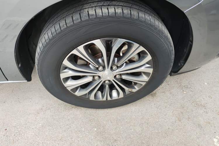 Used Buick GL8 2020 Land Cruiser Executive Class 652T Comfort Model Right Front Wheel Hub