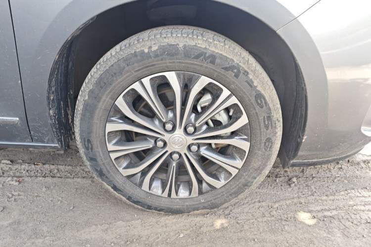 Used Buick GL8 2020 Land Business Class 652T Luxury Model Right Front Wheel Hub