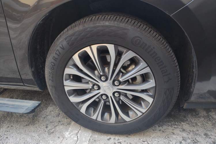 Used Buick GL8 2020 Land Cruiser Executive Class 652T Comfort Model Right Front Wheel Hub