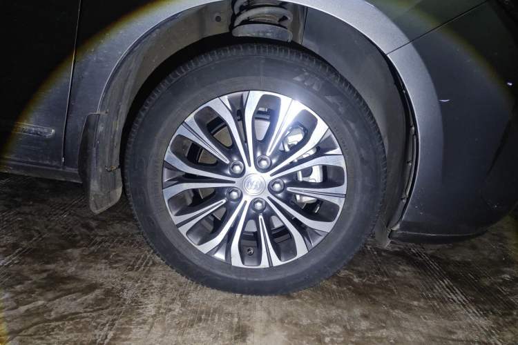 Used Buick GL8 2020 Land Business Class 652T Luxury Model Right Front Wheel Hub