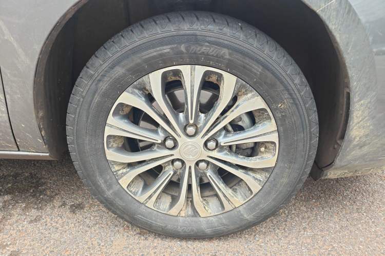 Used Buick GL8 2020 Land Cruiser Executive Class 652T Comfort Model Right Front Wheel Hub
