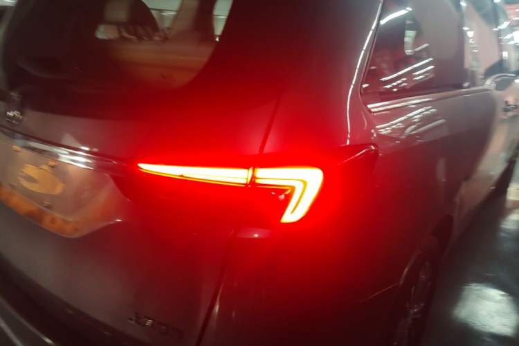 Used Buick GL8 2020 Land Cruiser Executive Class 652T Comfort Model Right Rear Taillight