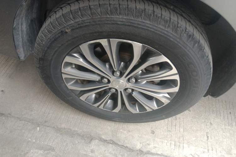 Used Buick GL8 2020 Land Cruiser Executive Class 652T Comfort Model Right Rear Wheel Hub