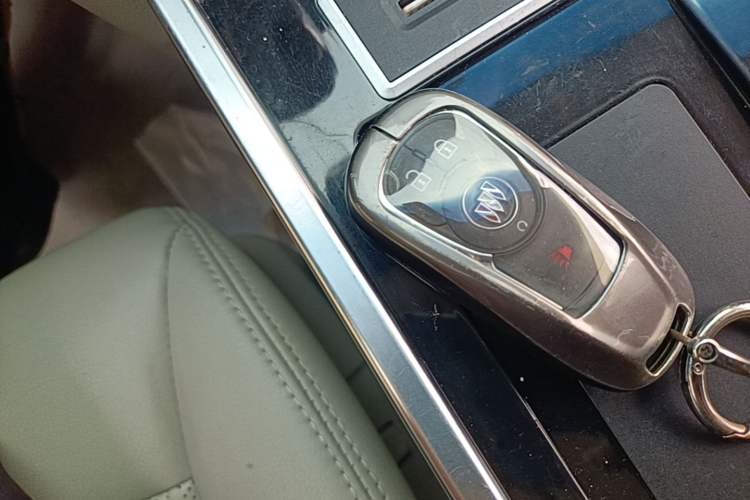 Used Buick GL8 2020 Land Cruiser Executive Class 652T Comfort Model Vehicle Key