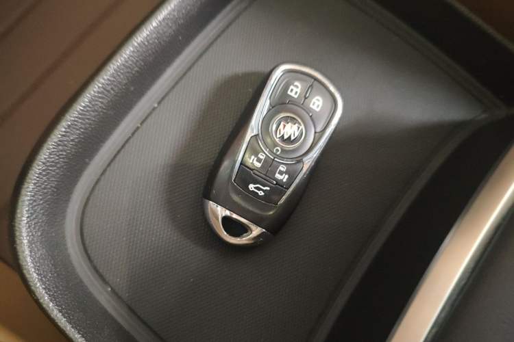 Used Buick GL8 2020 ES Land Cruiser 653T Luxury Model Vehicle Key