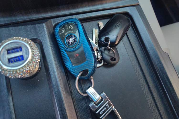 Used Buick GL8 2020 Land Cruiser Executive Class 652T Comfort Model Vehicle Key