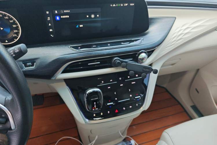 Used Buick GL8 2020 Avenir Avia Six-Seat Deluxe Edition Audio And AC Panel