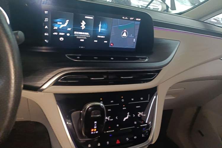Used Buick GL8 2020 Avenir Avia 7-Seater Deluxe Edition Audio And AC Panel