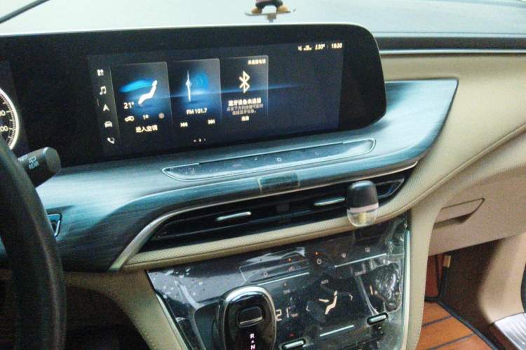 Used Buick GL8 2020 ES Land Cruiser 653T Luxury Edition Audio And AC Panel