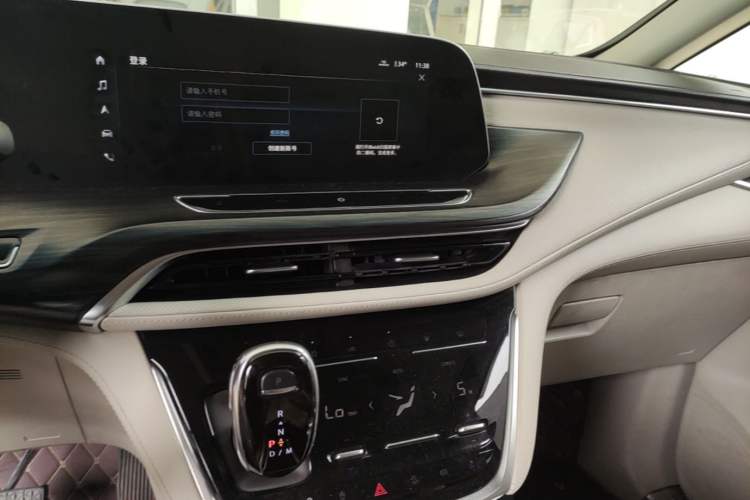 Used Buick GL8 2020 ES Land Cruiser 653T Comfort Edition Audio And AC Panel