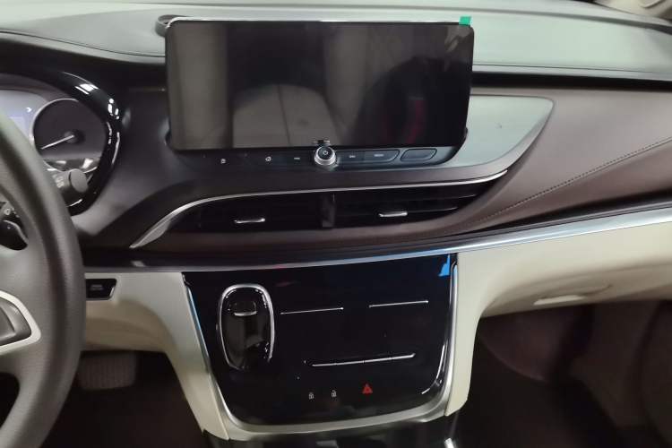 Used Buick GL8 2020 Land Cruiser Executive Class 652T Comfort Model Audio And AC Panel