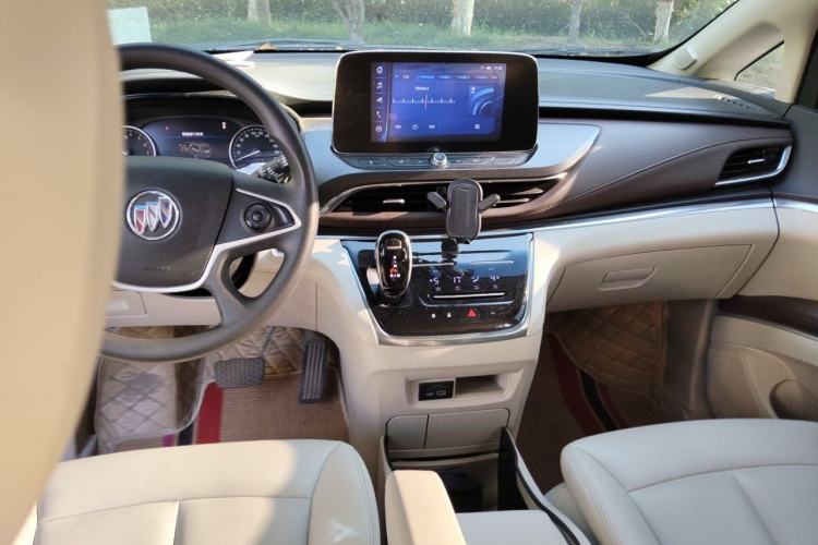 Used Buick GL8 2020 Land Cruiser Executive Class 652T Comfort Model Center Console