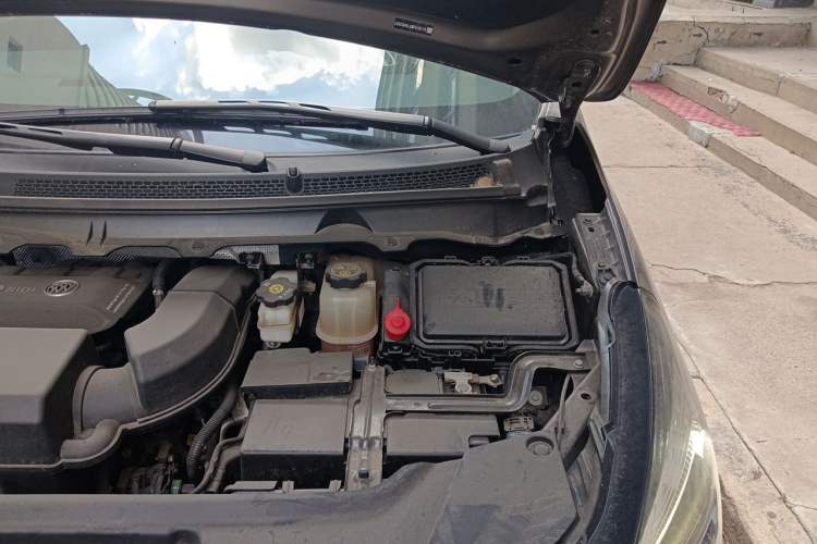 Used Buick GL8 2020 Land Business Class 652T Luxury Model Engine Bay Left