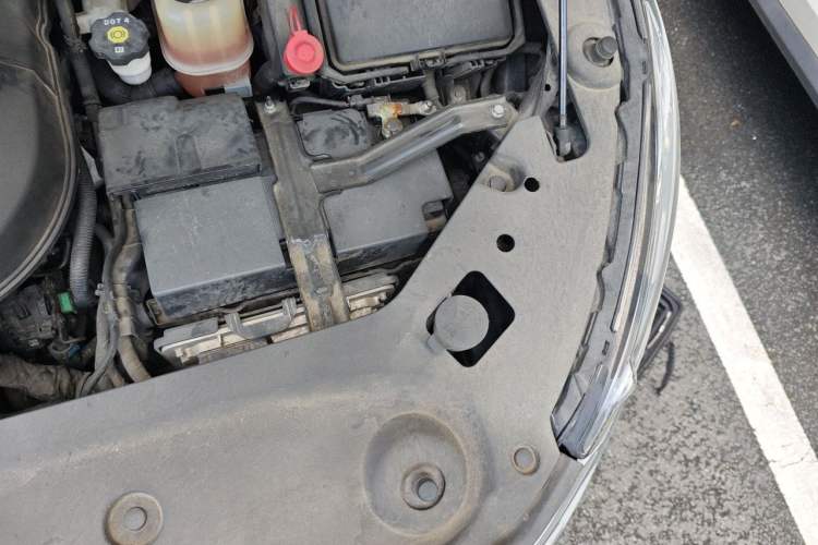 Used Buick GL8 2020 Avenir Avia Six-Seat Deluxe Edition Engine Bay Left