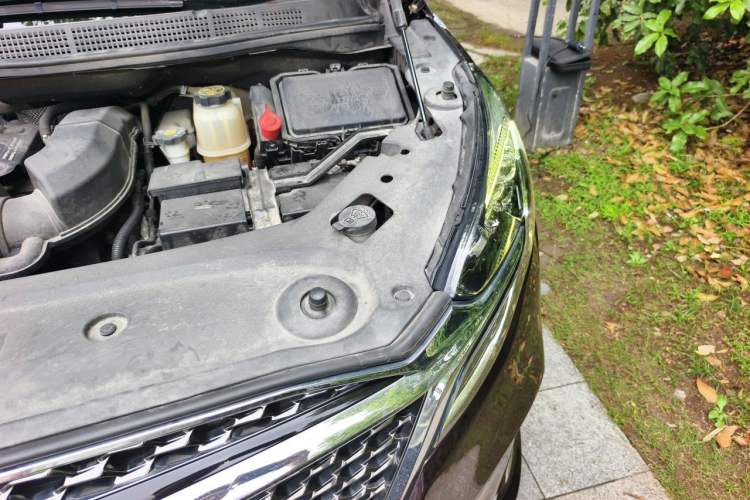 Used Buick GL8 2020 Avenir Avia Six-Seat Deluxe Edition Engine Bay Left