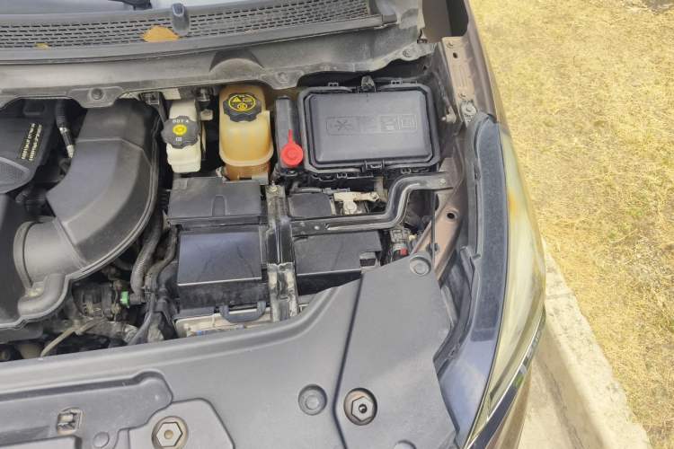 Used Buick GL8 2020 Land Business Class 652T Luxury Model Engine Bay Left