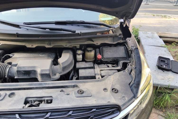 Used Buick GL8 2020 Land Cruiser Executive Class 652T Comfort Model Engine Bay Left