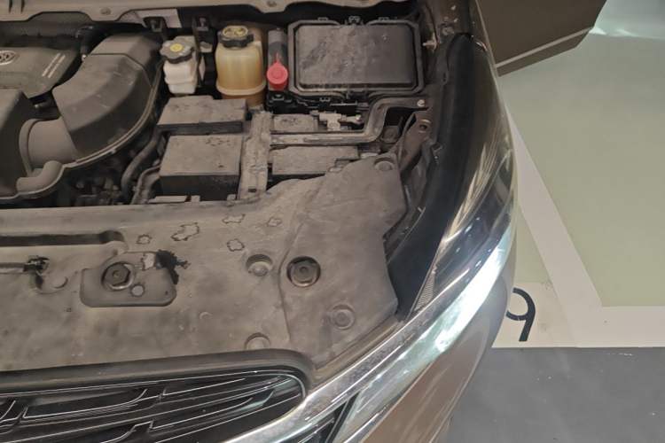 Used Buick GL8 2020 Land Business Class 652T Premium Model Engine Bay Left