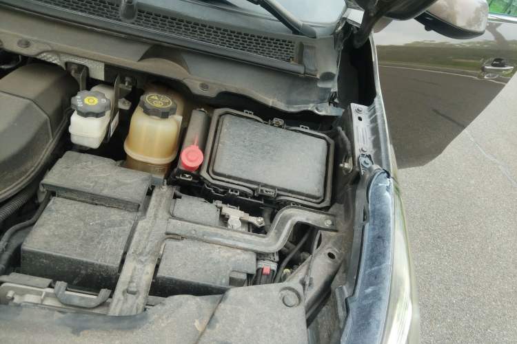 Used Buick GL8 2020 Land Cruiser Executive Class 652T Comfort Model Engine Bay Left