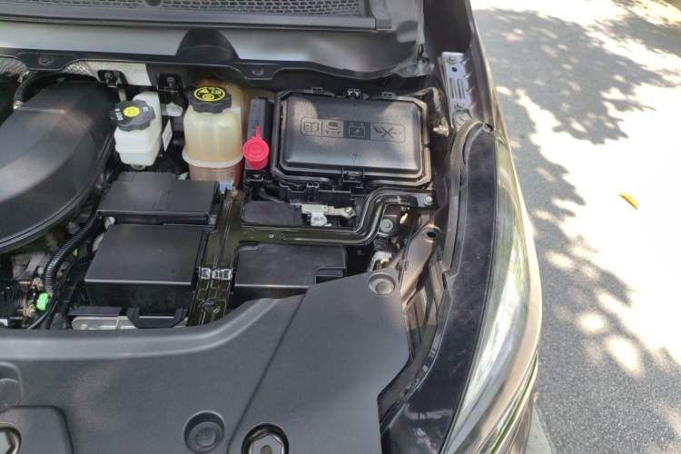 Used Buick GL8 2020 Land Cruiser Executive Class 652T Comfort Model Engine Bay Left