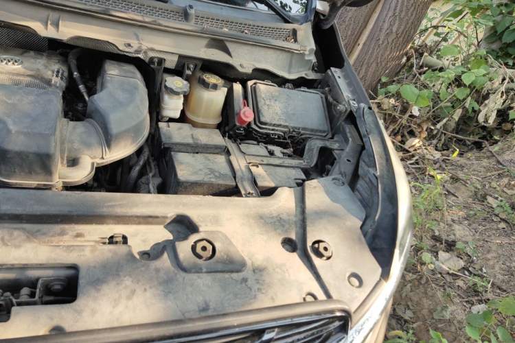 Used Buick GL8 2020 Land Cruiser Executive Class 652T Comfort Model Engine Bay Left