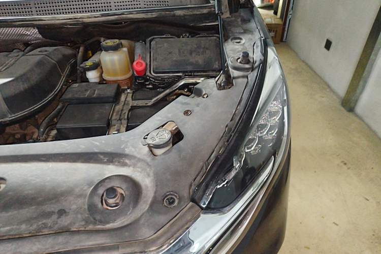 Used Buick GL8 2020 ES Land Cruiser 653T Luxury Edition Engine Bay Left