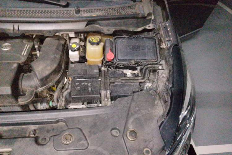 Used Buick GL8 2020 Land Cruiser Executive Class 652T Comfort Model Engine Bay Left