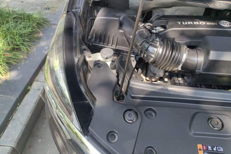 Used Buick GL8 2020 Land Cruiser Executive Class 652T Comfort Model Engine Bay Right