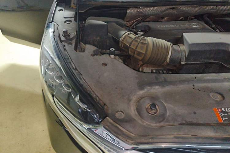 Used Buick GL8 2020 ES Land Cruiser 653T Luxury Edition Engine Bay Right