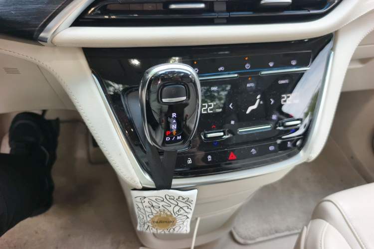 Used Buick GL8 2020 Avenir Avia Six-Seat Deluxe Edition Gear Lever