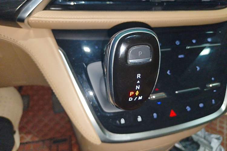 Used Buick GL8 2020 ES Land Cruiser 653T Luxury Edition Gear Lever