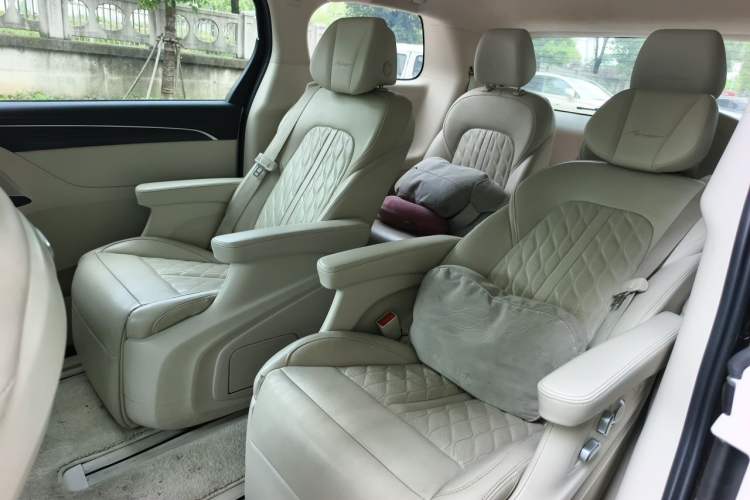 Used Buick GL8 2020 Avenir Avia Six-Seat Deluxe Edition Left Rear Seat