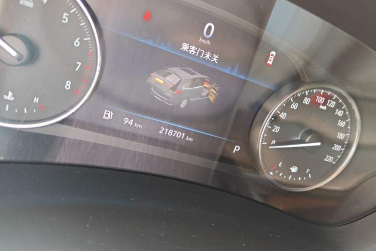 Used Buick GL8 2020 Land Business Class 652T Luxury Model Odometer Close Up