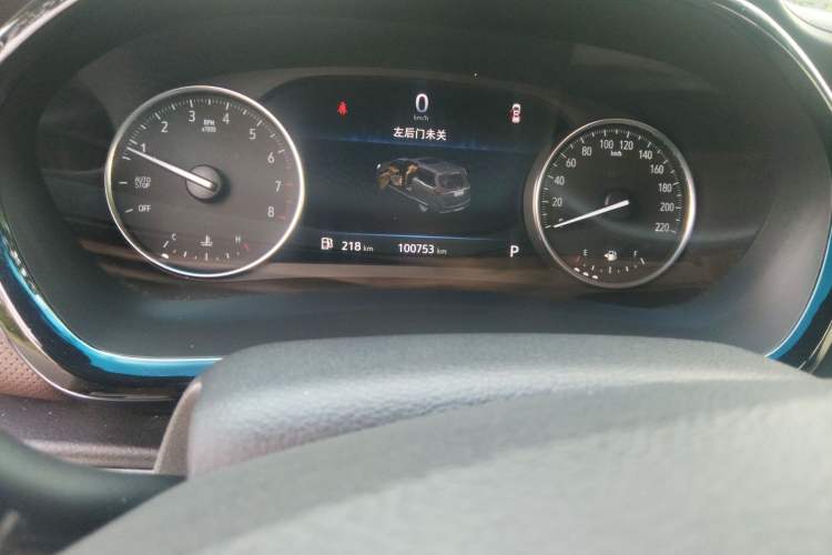 Used Buick GL8 2020 Land Cruiser Executive Class 652T Comfort Model Odometer Close Up