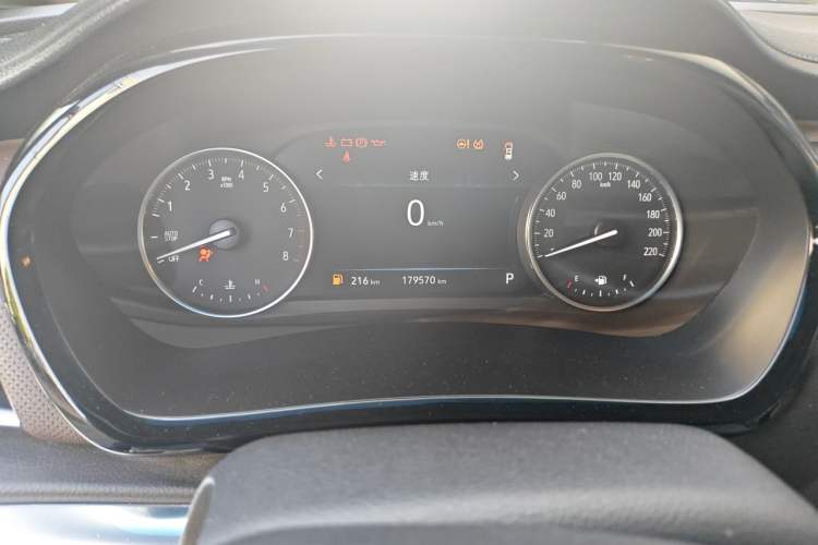 Used Buick GL8 2020 Land Business Class 652T Luxury Model Odometer Close Up