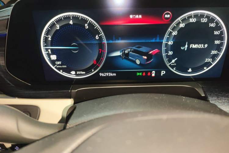 Used Buick GL8 2020 Avenir Avia Six-Seat Deluxe Edition Odometer Close Up
