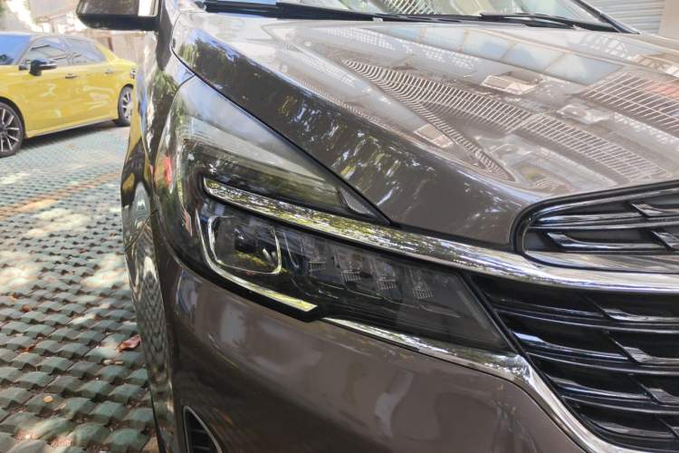 Used Buick GL8 2020 Land Business Class 652T Luxury Model Right Front Headlight